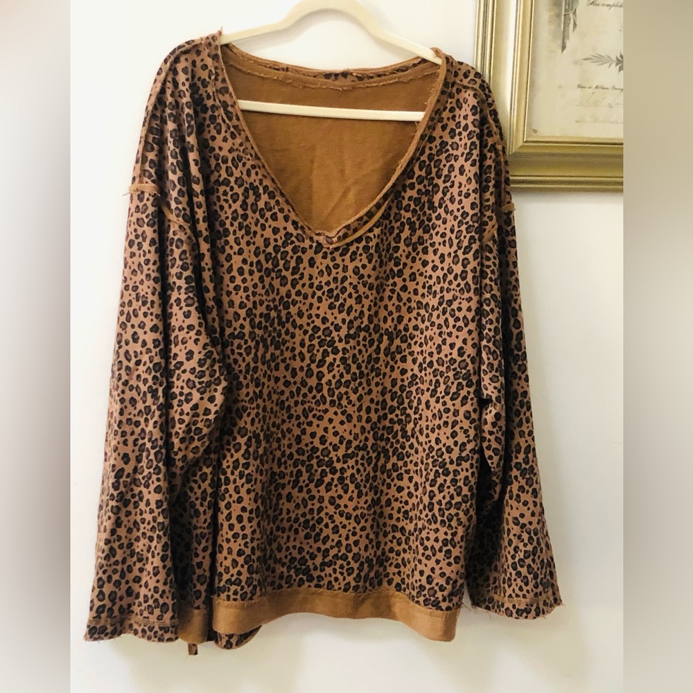 Leopard Patterned Rustic Looking Reversible Loose Fitting Top